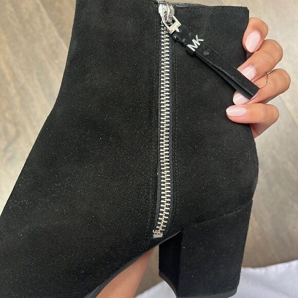 NEW Michael Kors Black Suede Pointed Toe Ankle Bootie Boots 7M - Picture 7 of 7